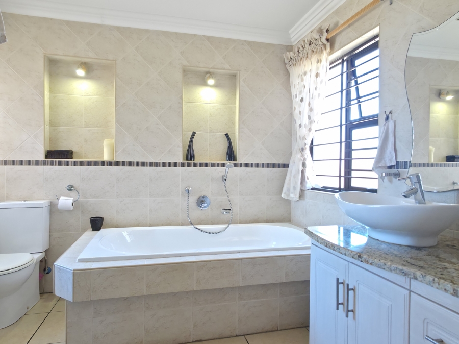 3 Bedroom Property for Sale in Wavecrest Eastern Cape